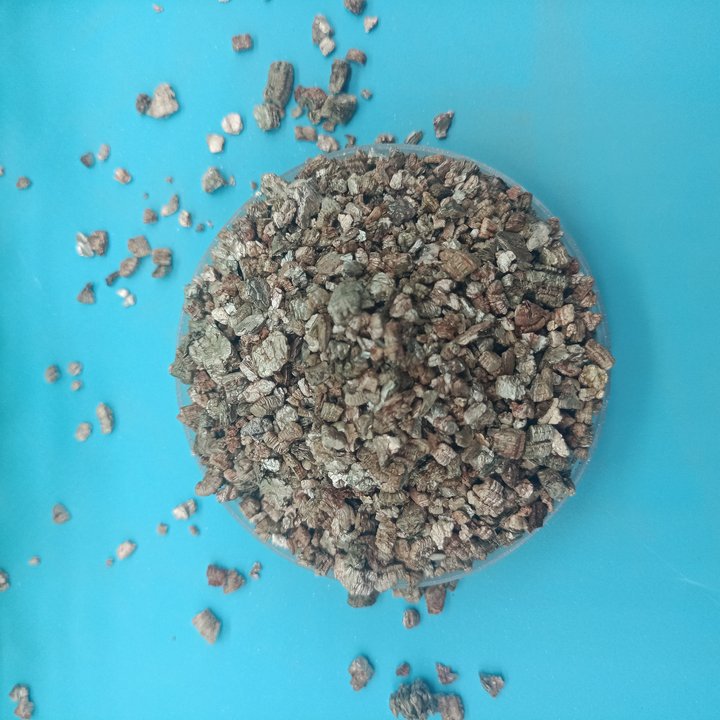 Manufacturer Customized Vermiculite Granules for Building Insulation, Baby Cuttings, Seedling Incubation Powder, Expanded Vermiculite Specifications