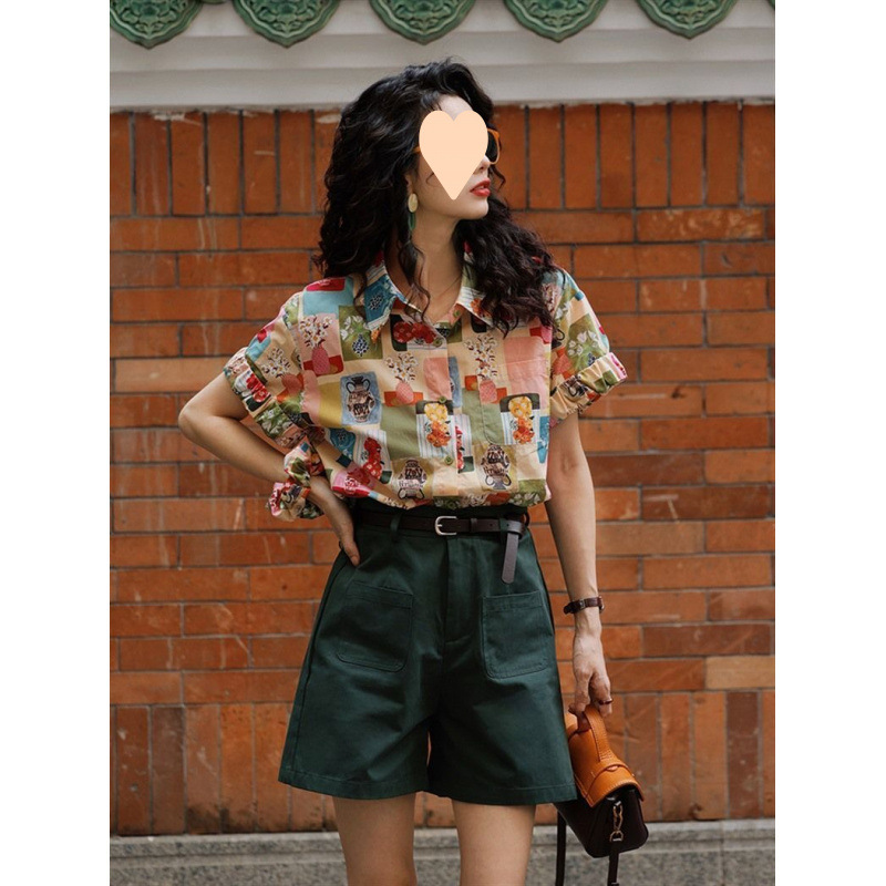 Colorful Short-Sleeved Shirt for Women 2025 Summer Hong Kong Style Design Fresh Top Green Shorts Full Set for Commuting