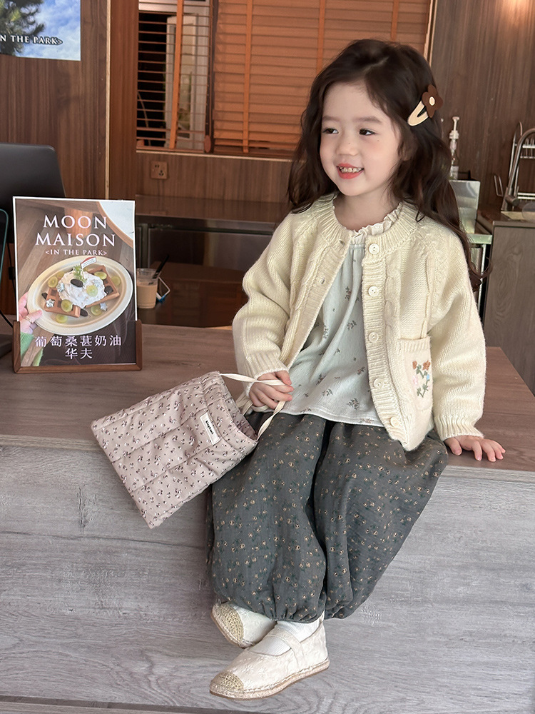 Girls French Sweet Suit 2025 Autumn New Kidsren's Knitted Sweater Floral Pants Bottoming Shirt Three-Piece Set