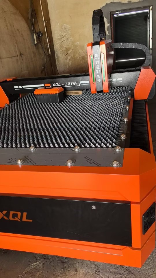 Fiber Laser Cutting Machine Processing 1500 Watts 3000 Watts Two Sets