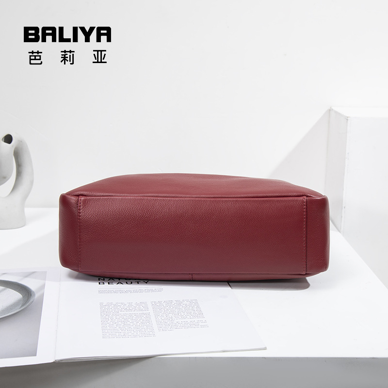 Niche Design High-End Tote Bag for Women Commuting Large Capacity Shoulder Crossbody Bag Retro Soft Leather Handbag