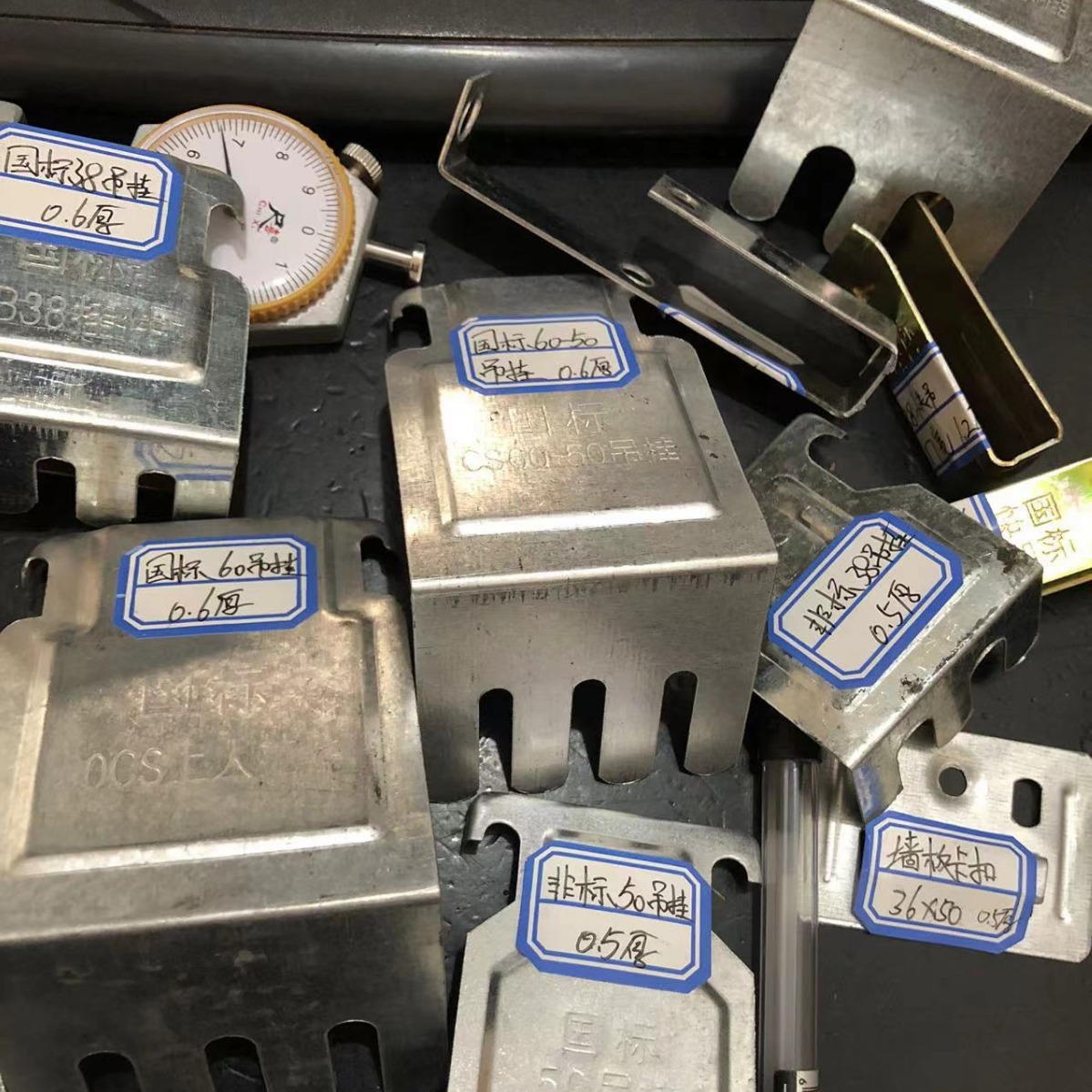 Light Steel Keel Ceiling Accessories 38/50/60 Deputy Hanging Center Hanging Cat Claw Main and Auxiliary Keel Ceiling Link Material