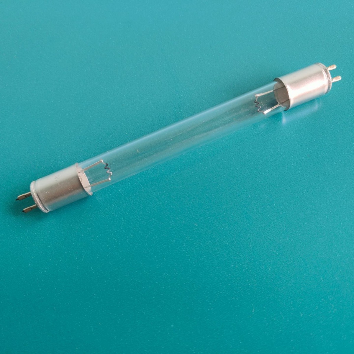 Manufacturer Customized Household Mite Remover Uv Sterilization Lamp to Remove Mites 4W6W8W Small Household Appliance Milk Bottle Disinfection Lamp