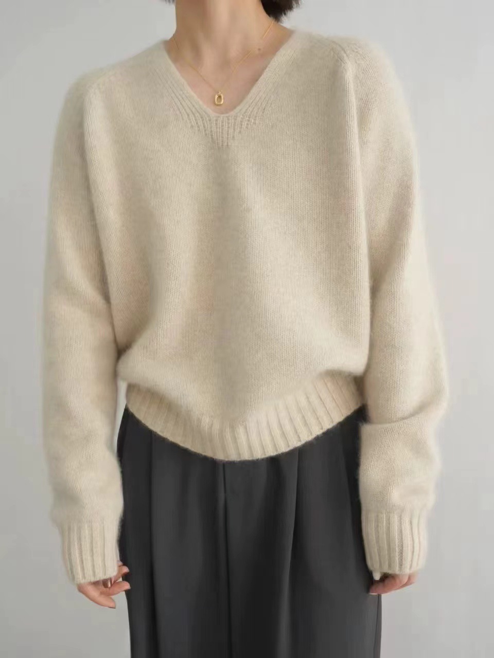 Autumn and Winter V-Neck 100 Wool Sweater Long-Sleeved Pullover Sweater Women's Loose Slimming Cashmere Solid Color Casual Knitted Base Shirt