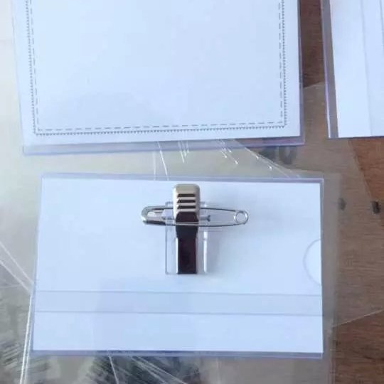 Держатель значков ПВХ жесткий 9x 5.6 см Двухпроходной выставочный чехол для удостоверений личности