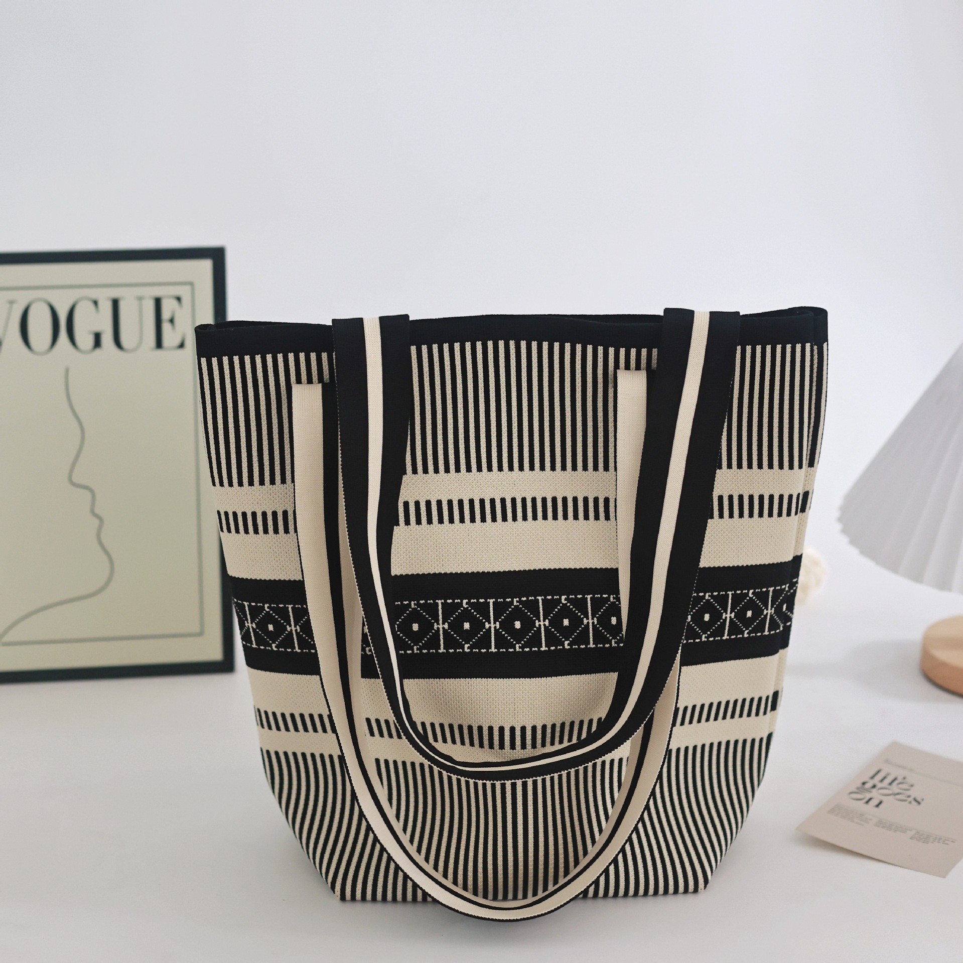 New Women's Bag Woven Geometric Pattern Knitted Shoulder Bag, Versatile and Fashionable Cross-Body Bag for Going Out, Large Capacity Women's Bag