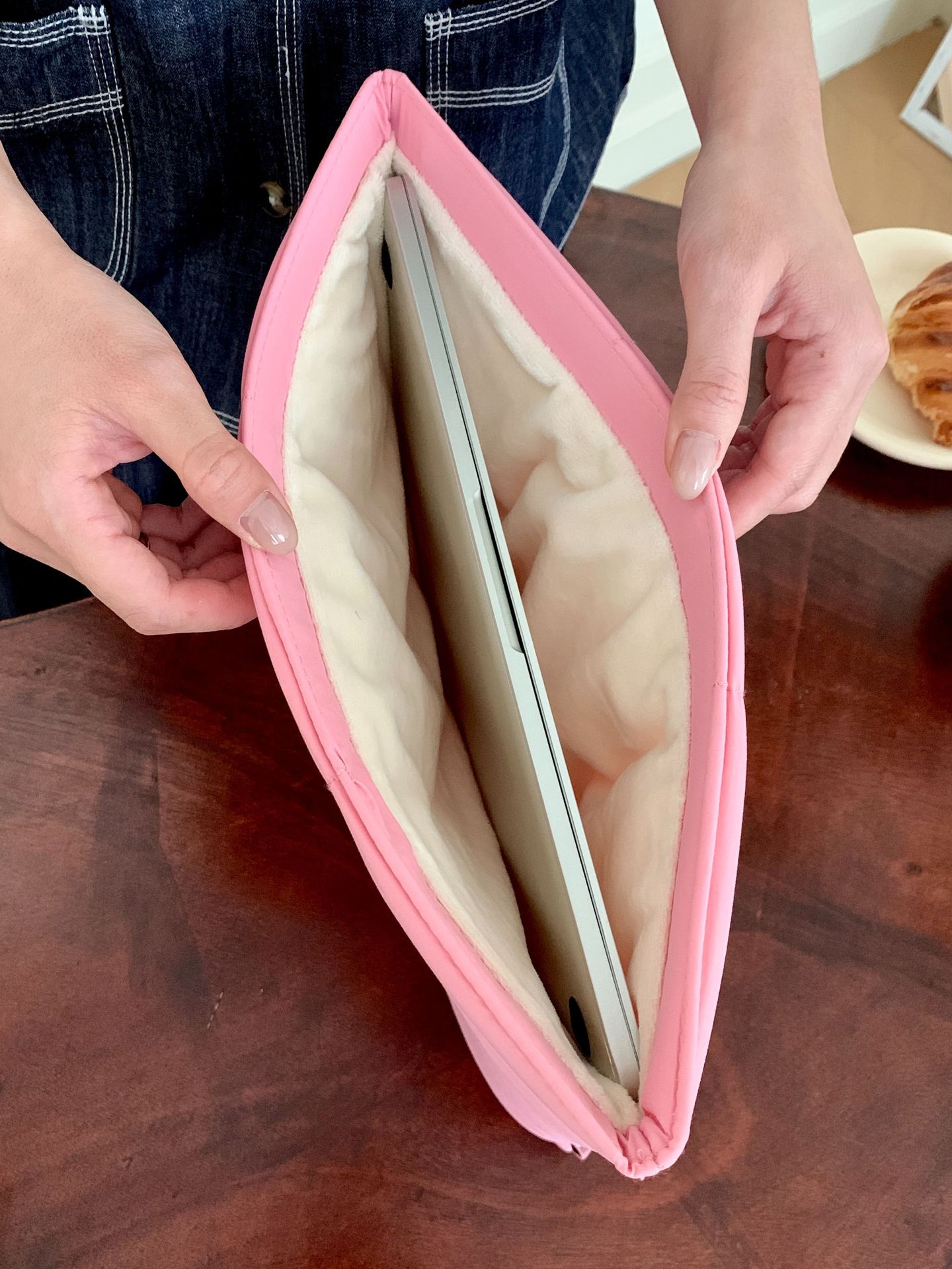 Korean Spot Cross-Border Puff Pillow Computer Bag 13inch Suitable for MacBook Liner Bag Bubble Wrap Cosmetics Bag