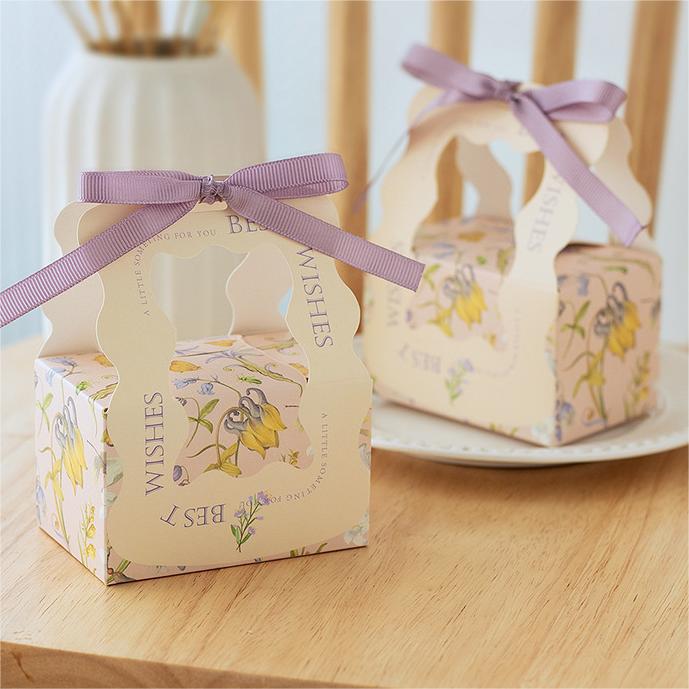 A Pack of Wedding Candy Finished Gift Box Containing Sugar European Style Small Fresh High-End Wedding Engagement Portable Candy Gift Box Wholesale