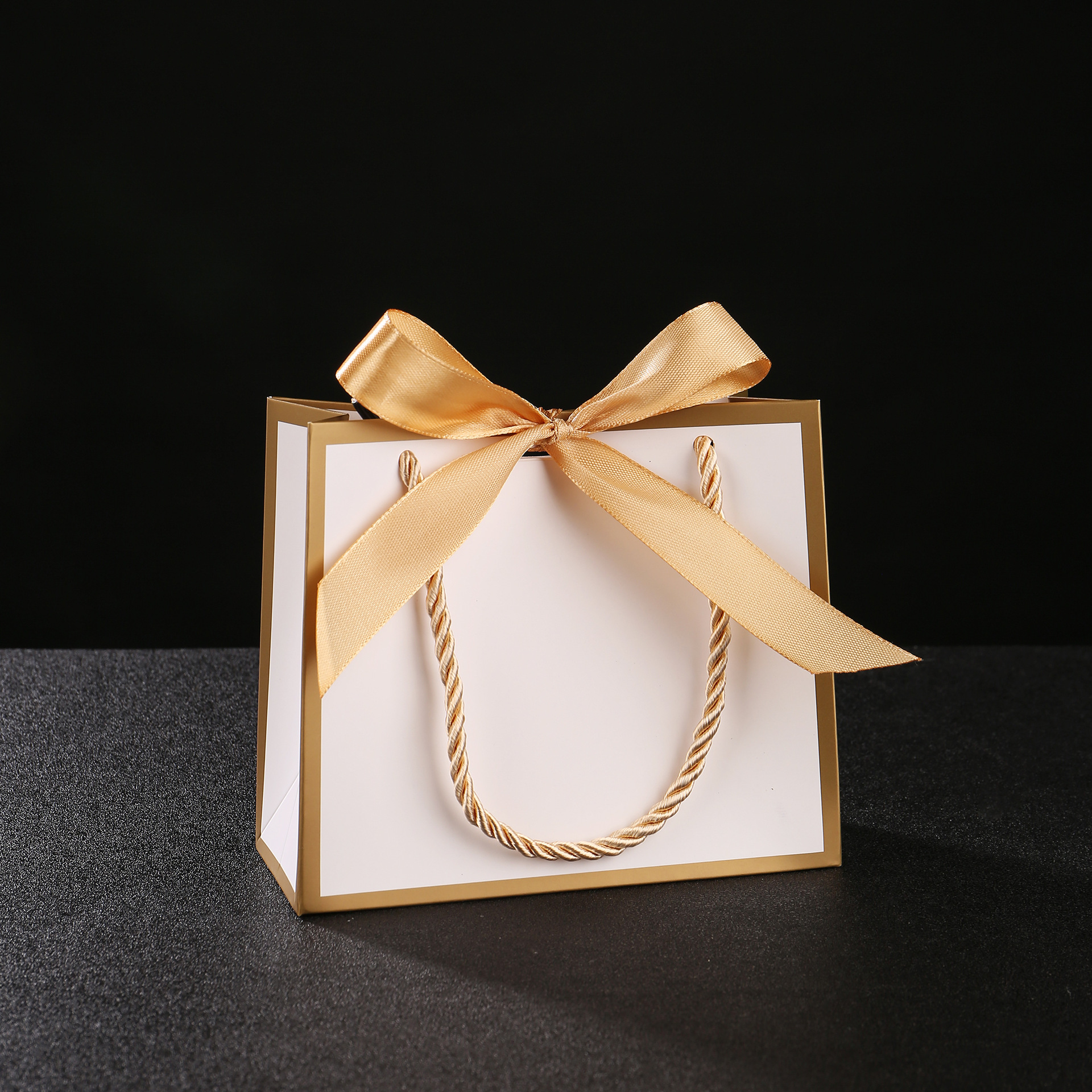 in stock Handheld Paper Bag with Bow Wedding Gift Bag Phnom Penh Blank Candy Box Cross-border Small Gift Bag