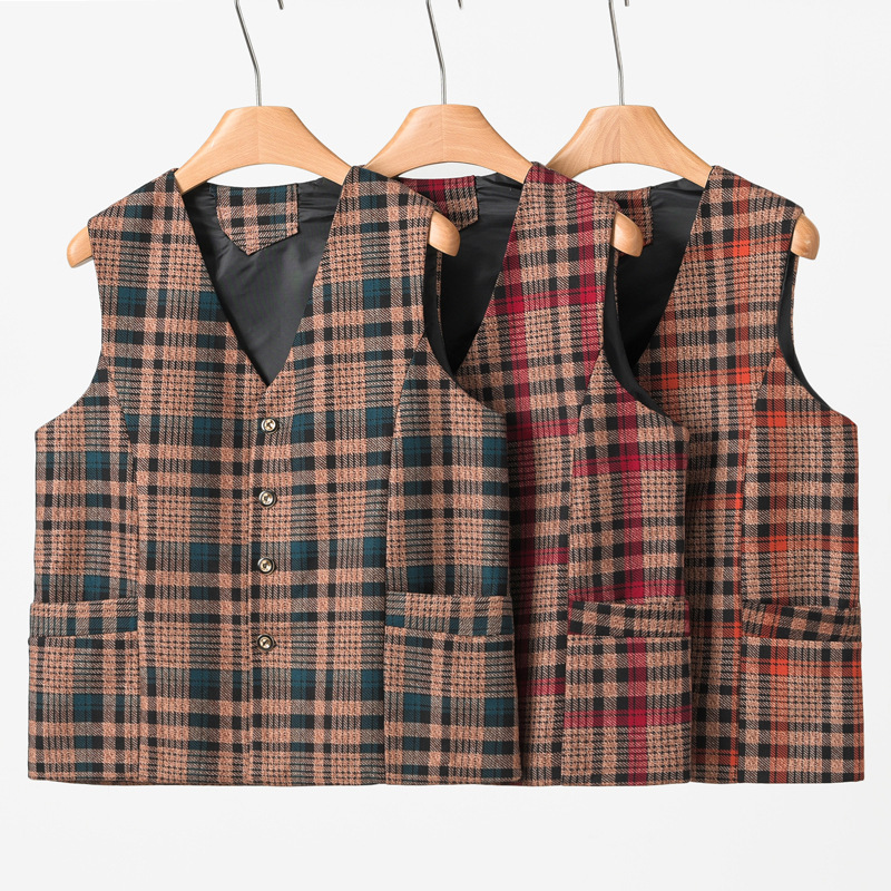 Middle-Aged and Elderly Mothers Wear Plaid Vests, Vests, and Waistcoats; Mother's Clothing with a V-Neck and Single-Breasted Plaid Vest for Mothers