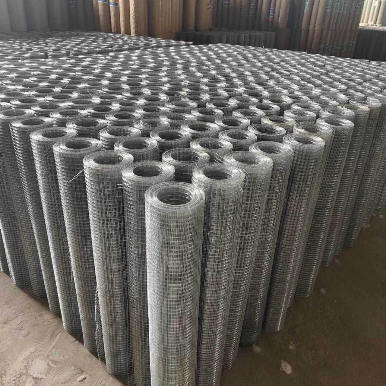 in stock supply 201 304 316 stainless steel welded wire mesh stainless steel mesh breeding rat-proof shelf mesh