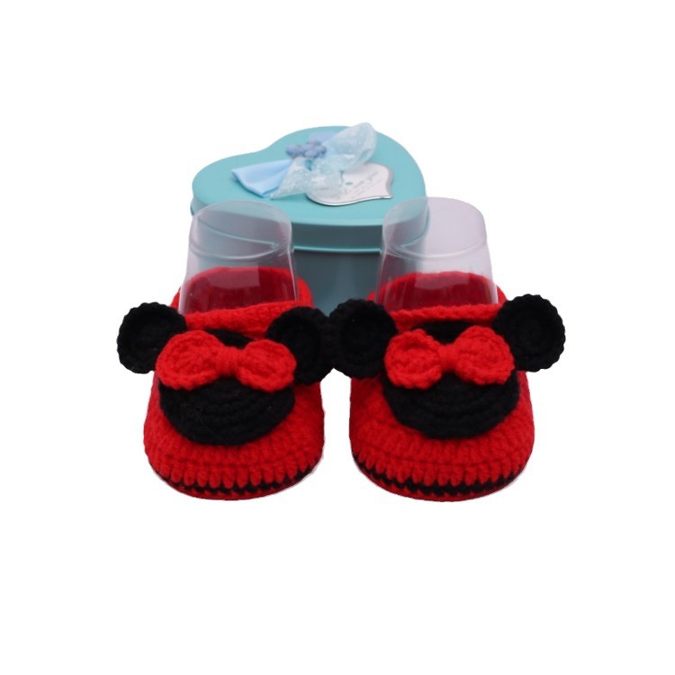 Hand-crocheted baby shoes woven wool baby shoes soft soles toddler shoes men's and women's shoes and socks hand-woven baby shoes