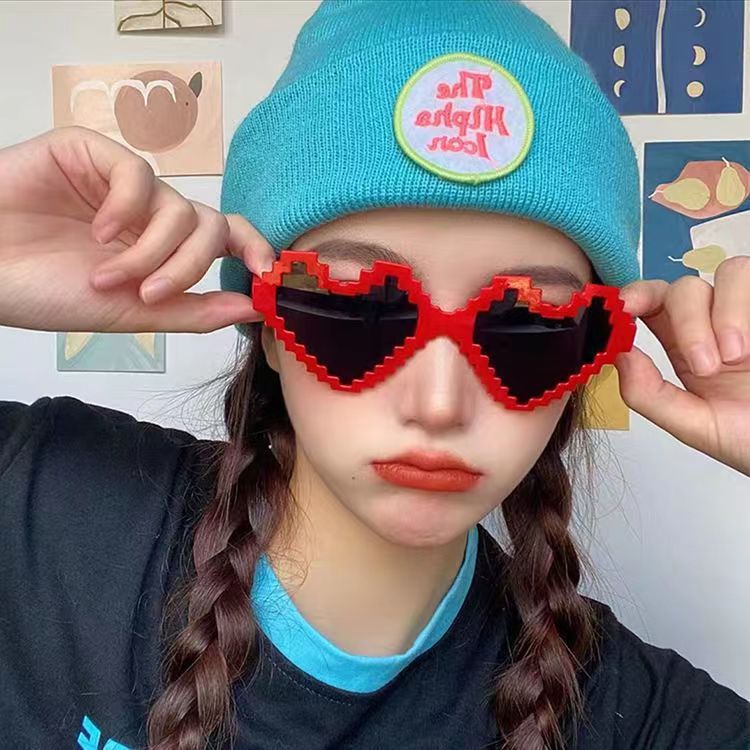 Funny decorative props sand sculpture toy photo props personality dance party glasses love glasses trembles the same style