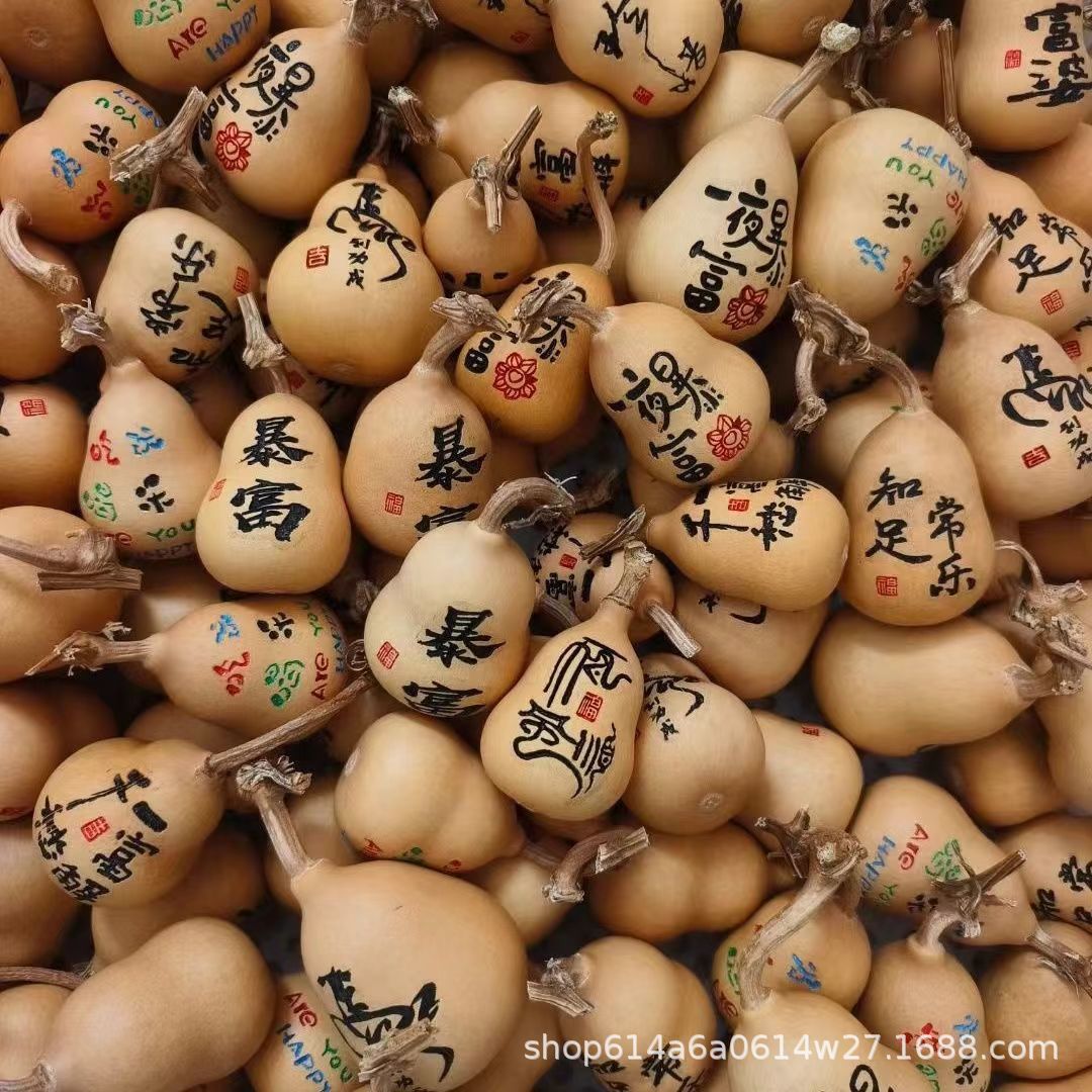 Wholesale natural hand-twisted carved gourd wenwen play play ink carved small gourd net red hot hand-held crafts