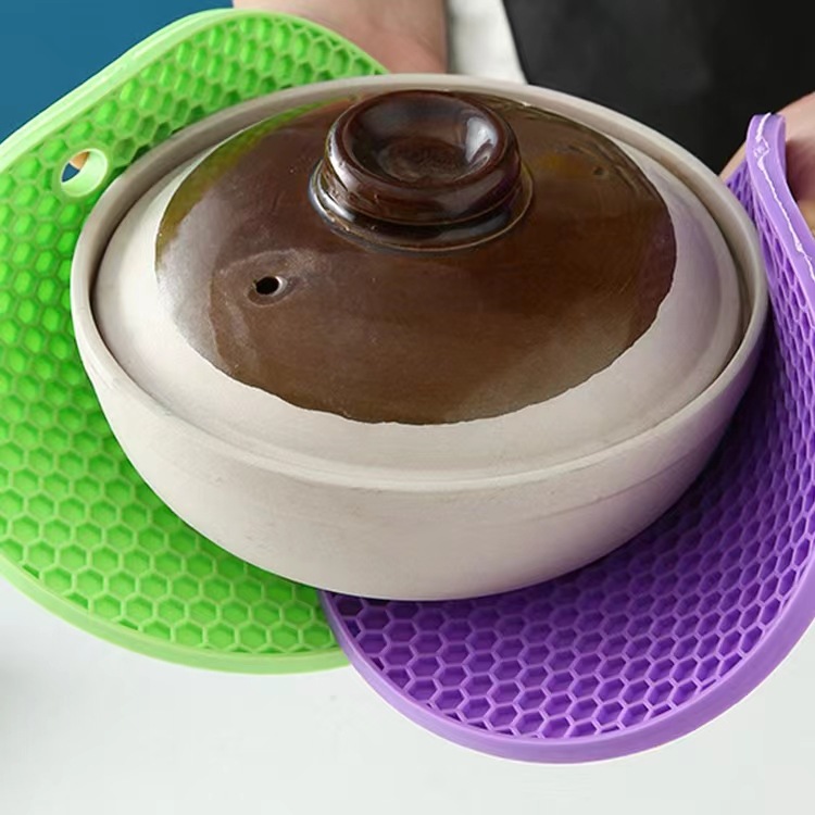 Factory direct non-slip anti-scald silicone pad honeycomb insulation pad Kitchen Daily necessities silicone supplies