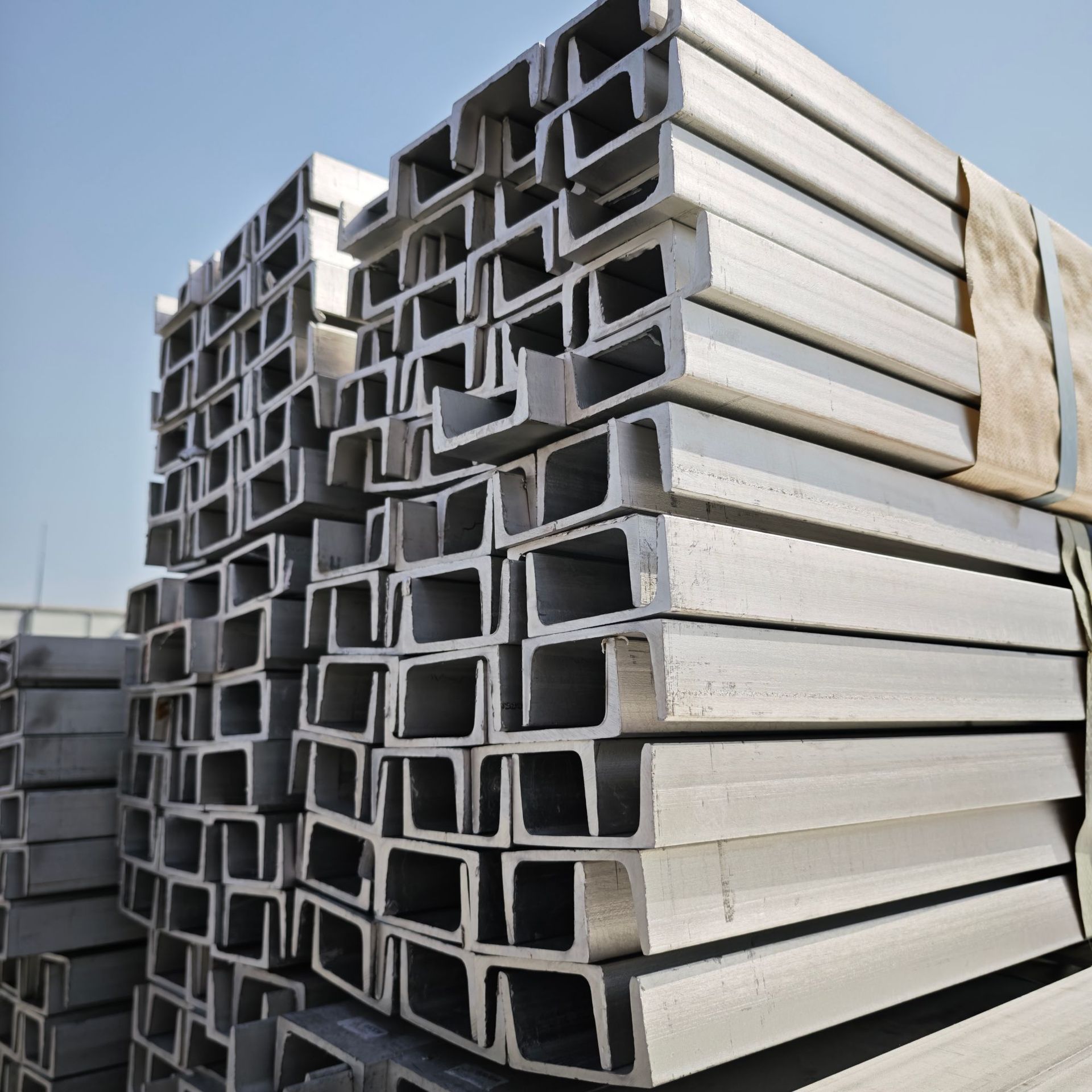 304 Stainless Steel Channel Steel Spot Wholesale 316L Material Stainless Steel Channel Steel Complete Specifications