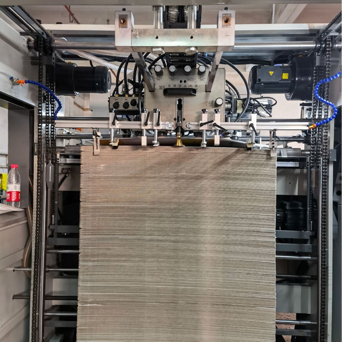 Flat Flat die cutting machine automatic beer machine carton mechanical equipment PVC trademark puzzle sheet indentation die cutting machine