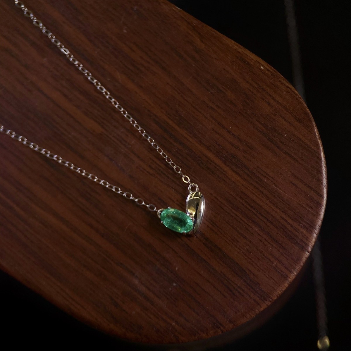 Pt900 Colored Gemstone Finished Product Small Heart-Shaped Chain Oval Cut Emerald Emerald 0.23Ct