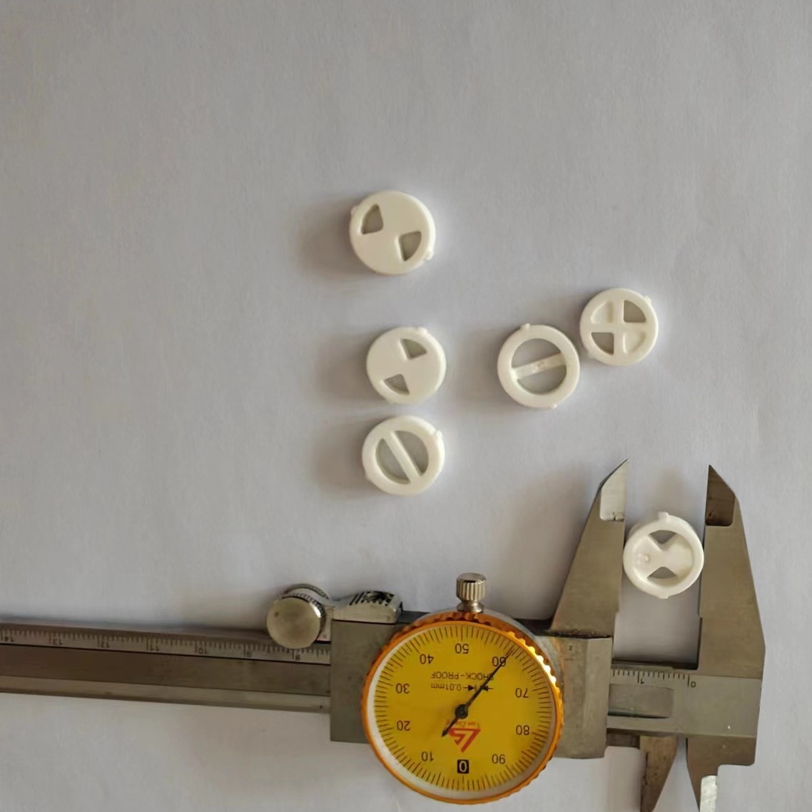 Three-Piece Ceramic Sheet Production Customized Alumina Hot-Pressing Process Fine Grinding and Polishing