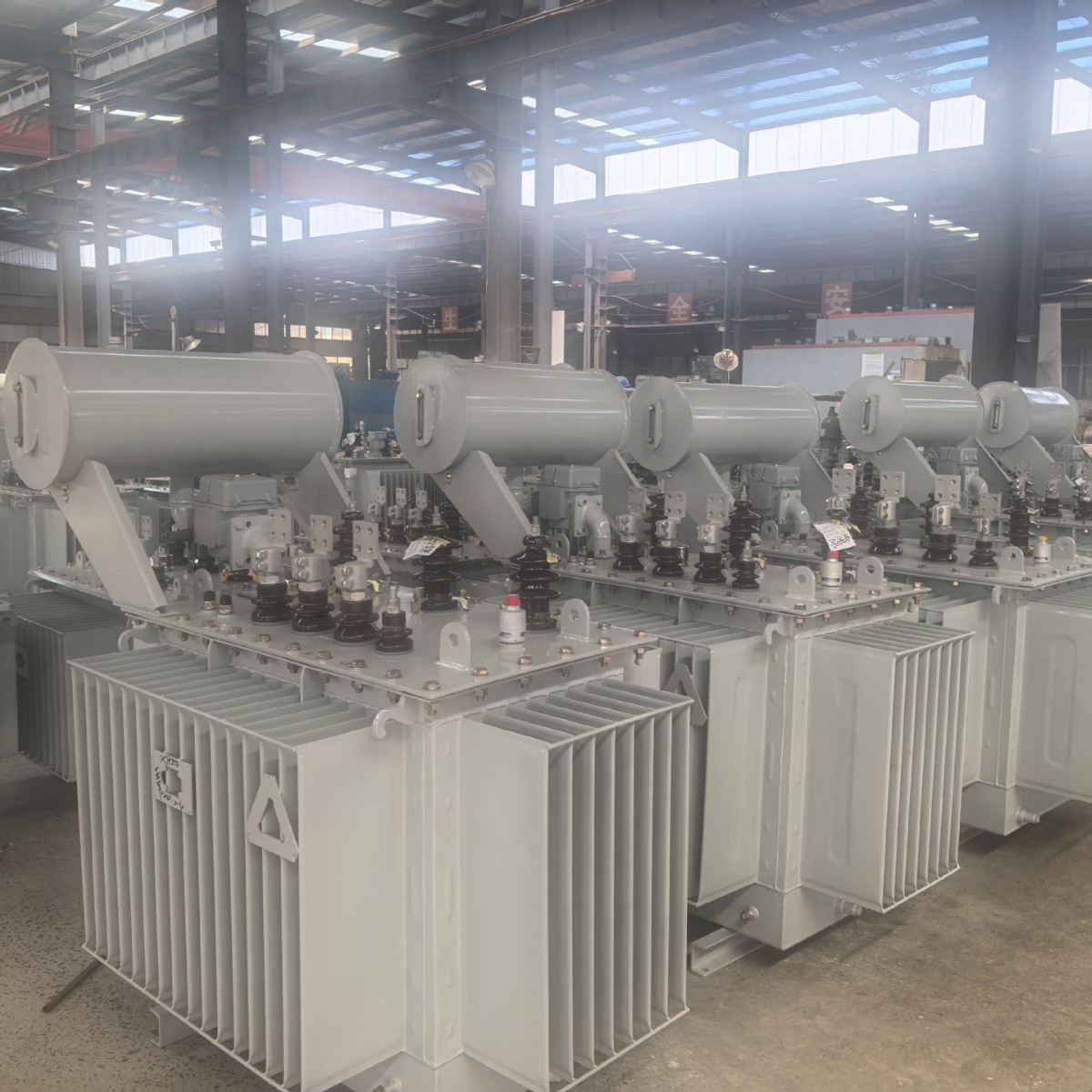 S13-630KVA three-phase oil-immersed power transformer.