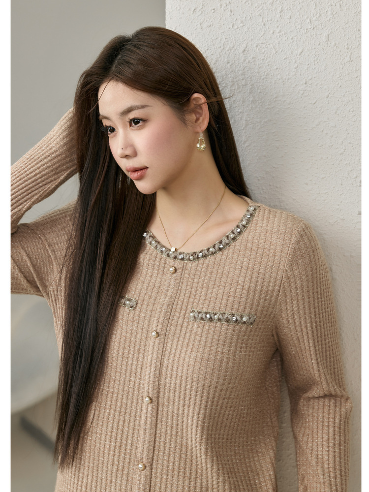 【Beautiful High-Quality Retro Plaid T-Shirt】Slimming Plus Size Women's Fashion Design Beaded Versatile T-Shirt for Plus Size Women, New Autumn Style