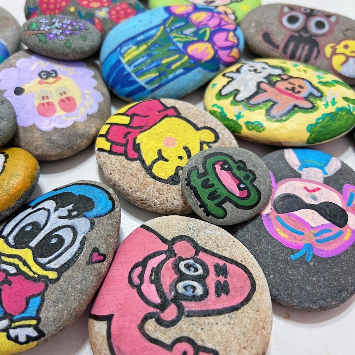 Painting Stones Wholesale Manufacturer Natural Pebbles Raw Stones Painted Stones Handmade DIY Children's Painting Hand-Painted Flat Stones