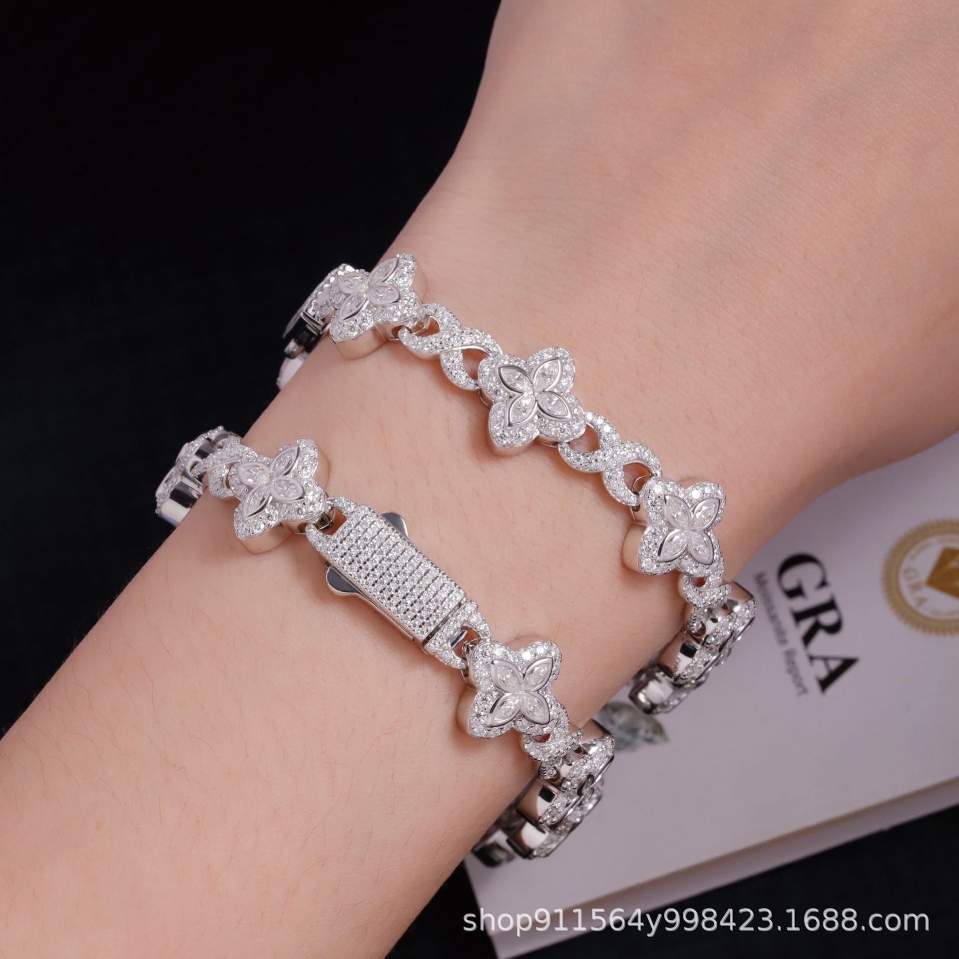 Классический белый браслет с клевером S925 серебро с моиссанитом