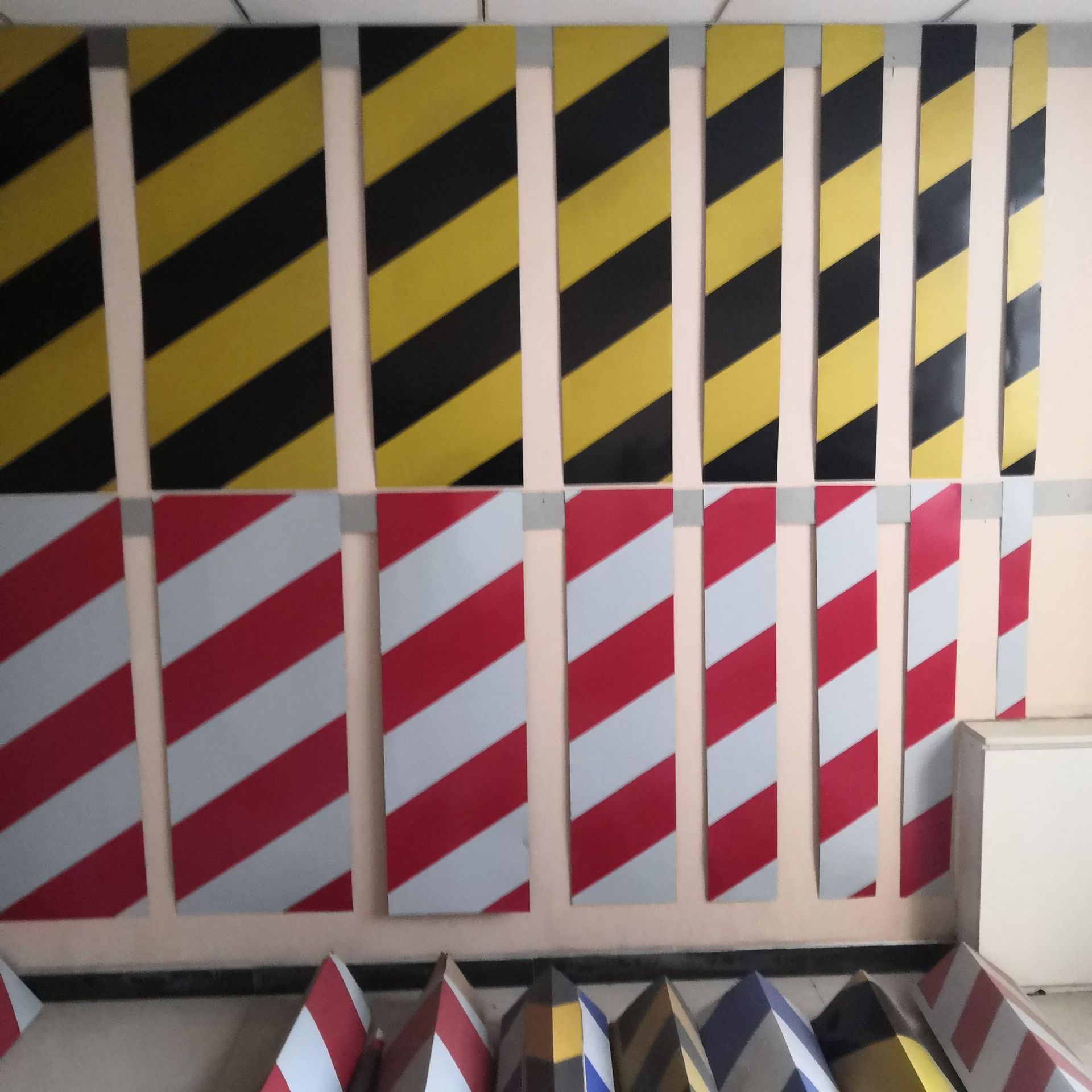 Galvanized iron skirting board skirting line site protection outer frame scaffold foot board floor isolation warning belt