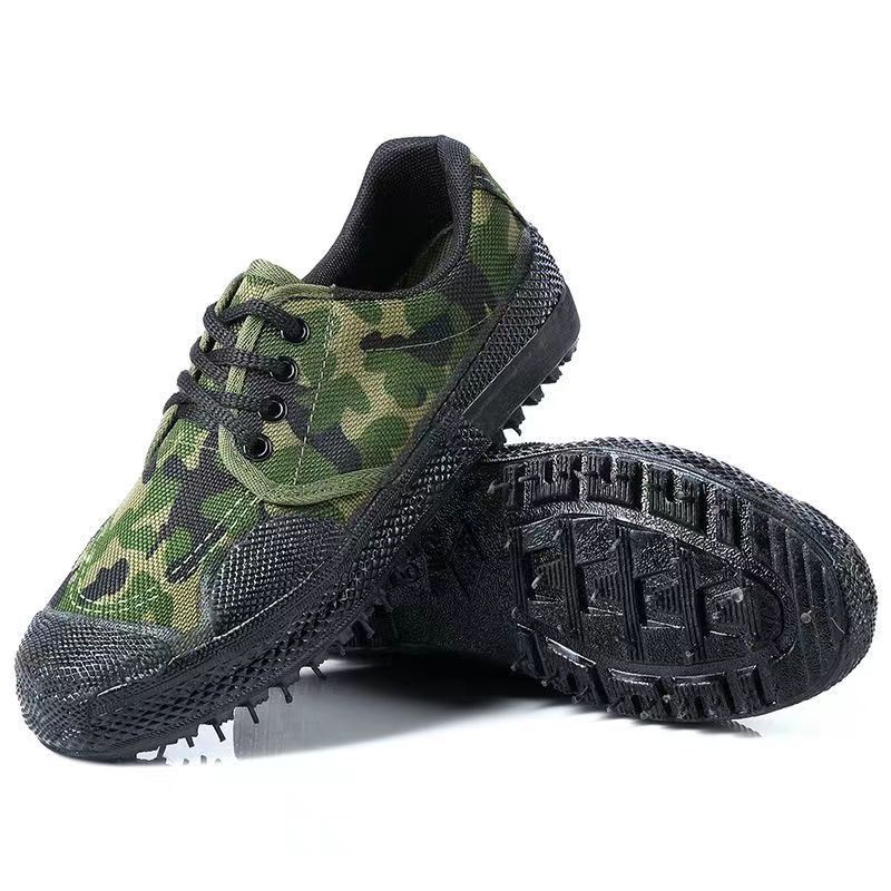 On behalf of the wholesale pure rubber low release shoes construction site farmland labor protection shoes training military training shoes rubber shoes men's and women's training shoes