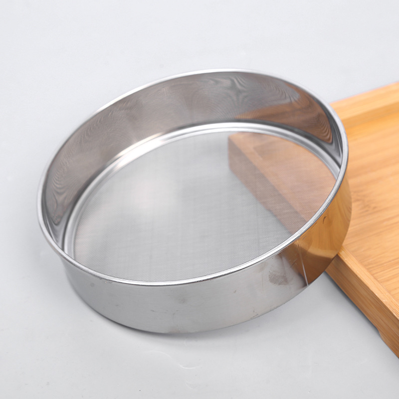Baking tools 20cm stainless steel flour sieve hand-held flour sugar sifter household 2 yuan products