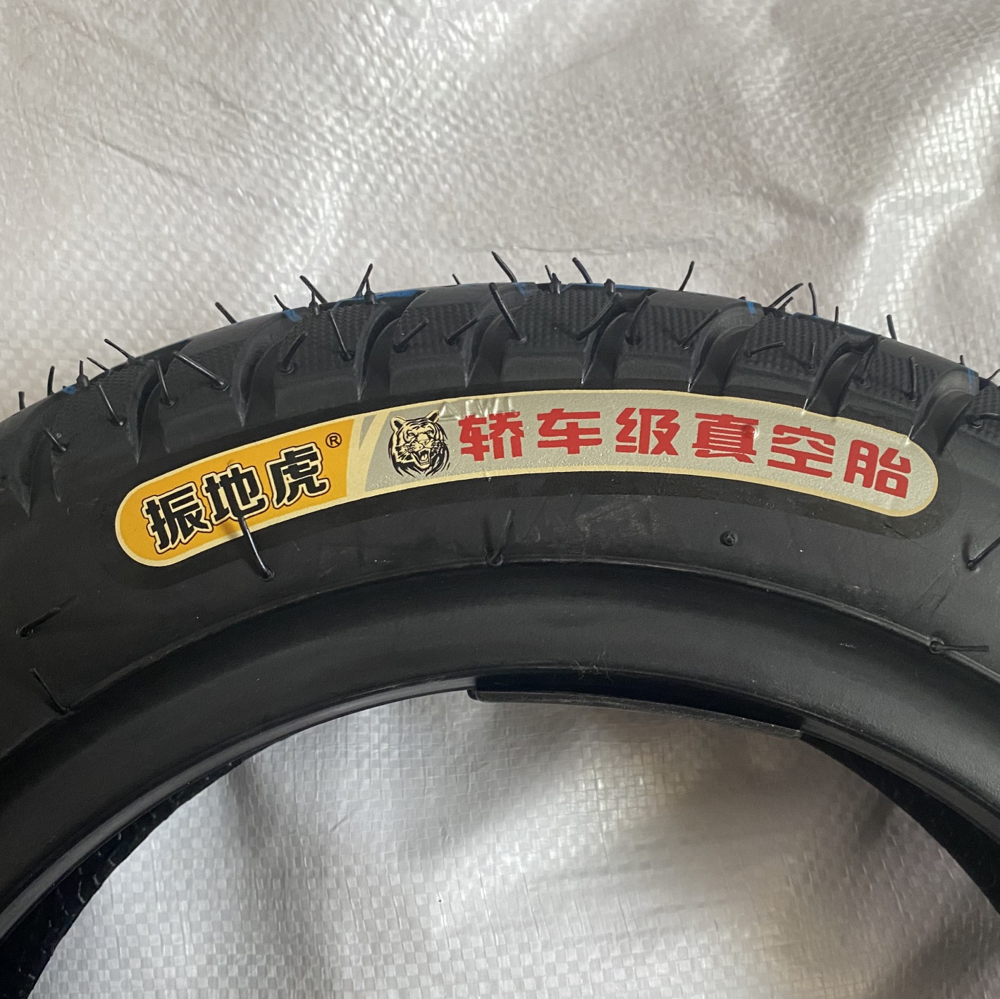 Factory sales Vibrato Tiger 300-10 vacuum 14x 2.50 electric car vacuum tire takeaway vacuum thickening