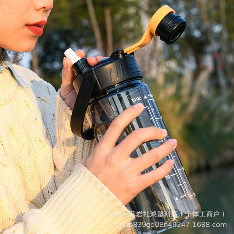 Large capacity water Cup men's and women's sports fitness kettle drop-resistant explosion-proof high temperature resistant plastic cup summer space Cup