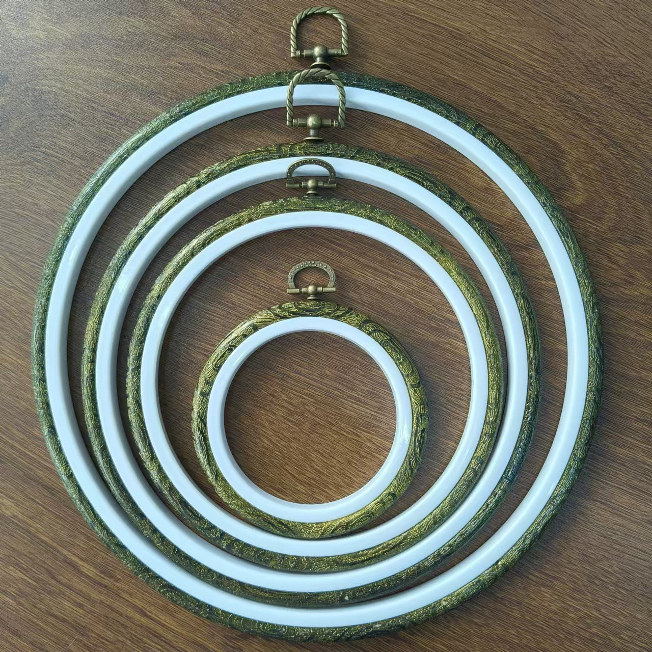 DIY embroidery ring ornaments plastic embroidery inner ring adjustable embroidery cross embroidery imitation bamboo imitation wood embroidery manufacturers wholesale