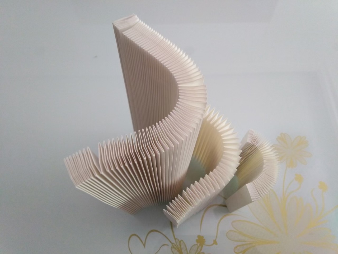 Organ origami. Paper folding. Stretchable paper folding. origami machine