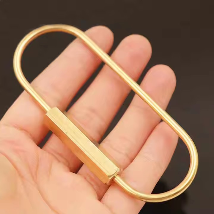 Dongguan manufacturers brass keychain simple fashion brass winding buckle super load-bearing golden polished keychain