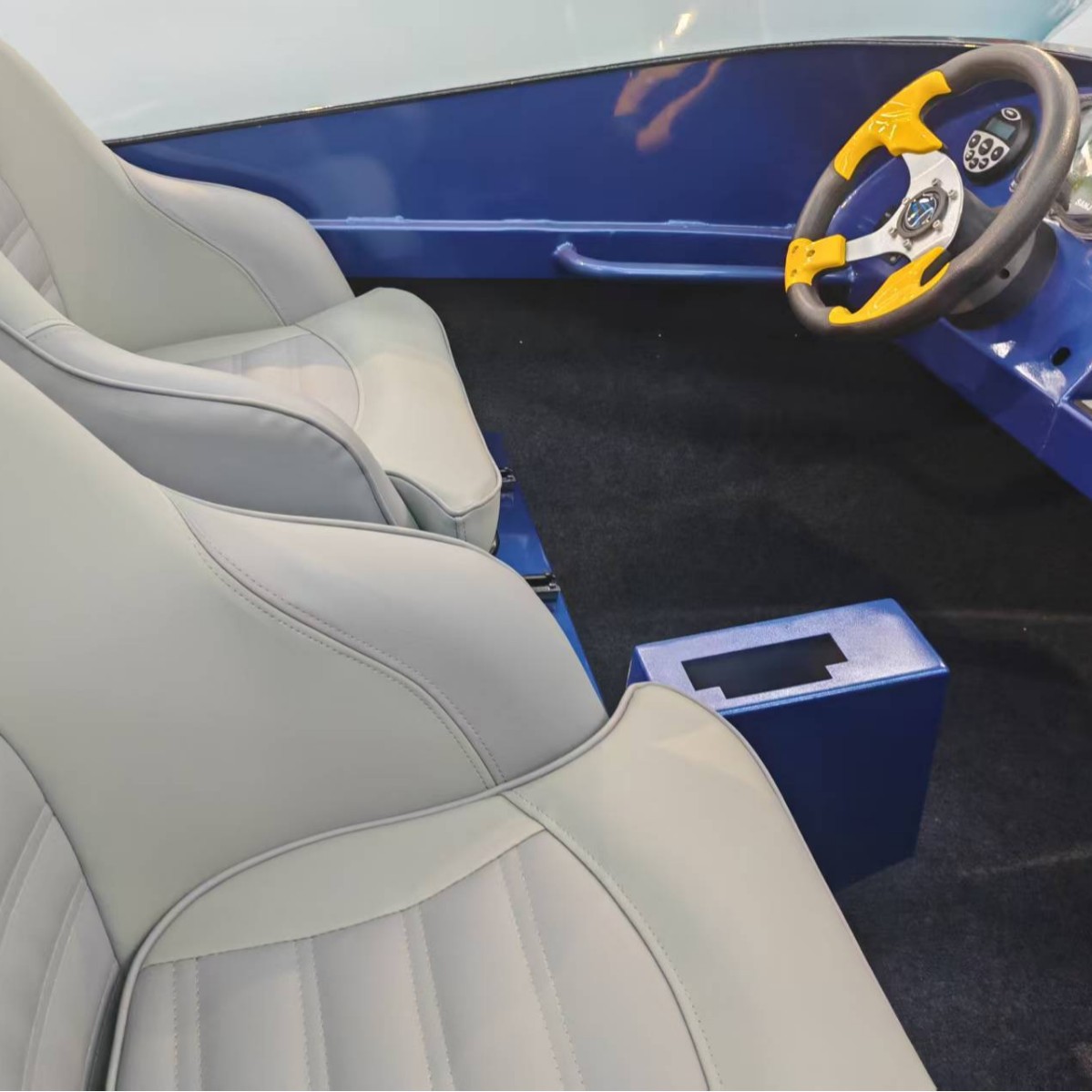 2025 年款 15 英尺铝合金运动喷气艇，适合近海竞赛的运动型游艇