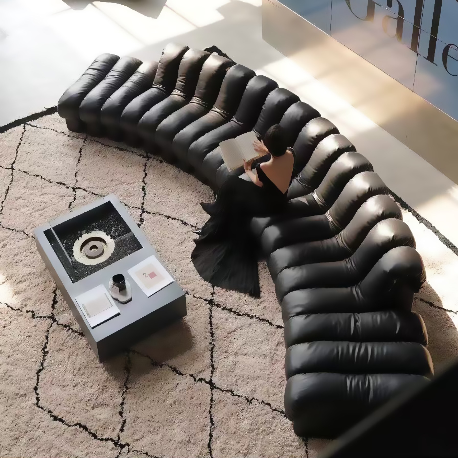 Диван в форме змеи итальянский минимализм изогнутый кожаный для виллы S-образный модульный диван