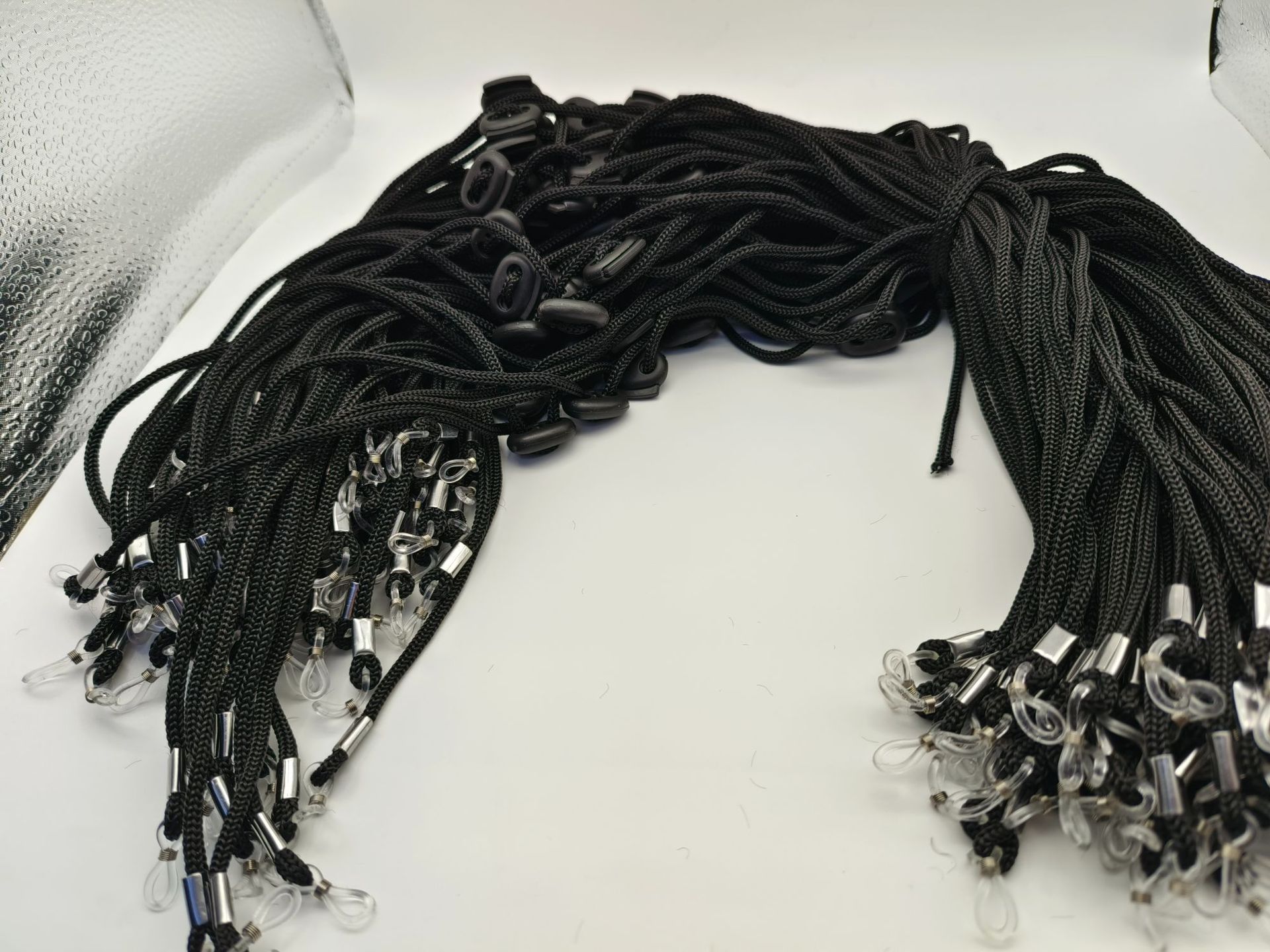 Ретракторный противоскользящий черный нейлоновый шнур для очков