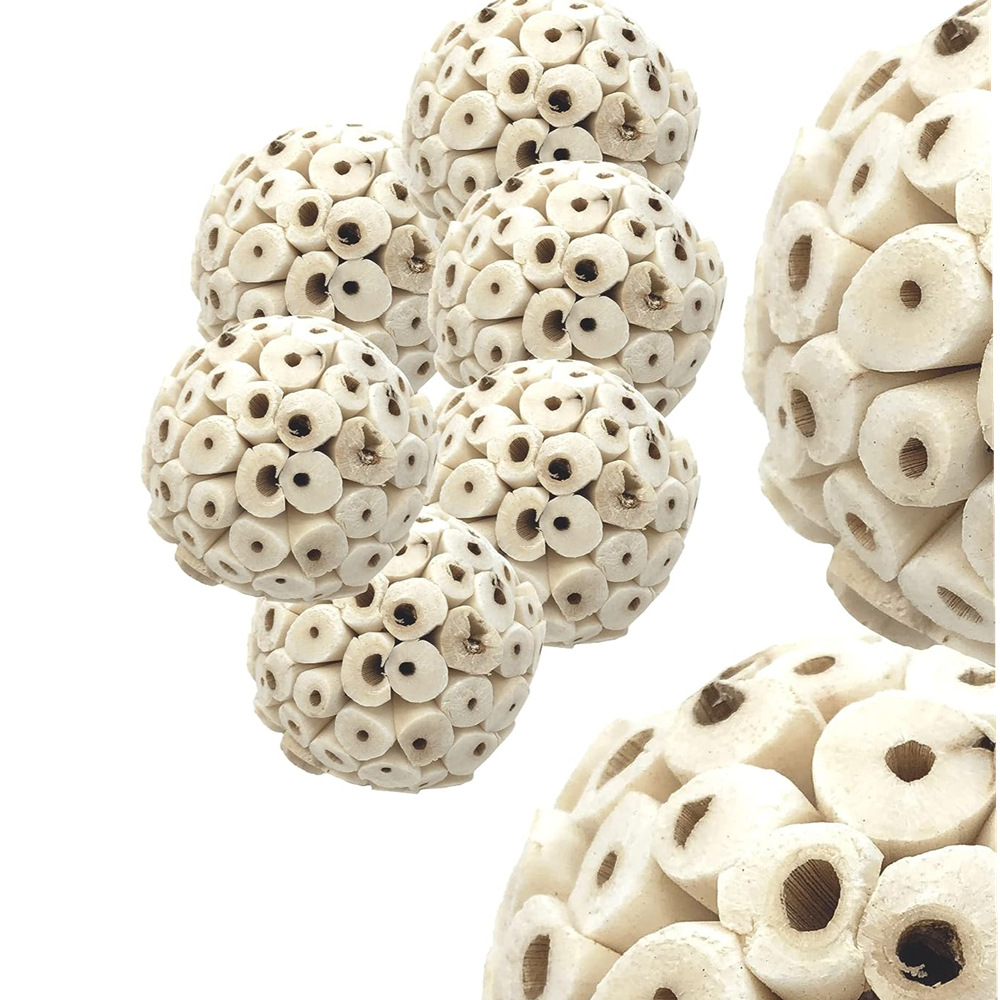 Spot Manufacturer Wholesale 6cm Natural Grass Ball Bird Biting String Parrot Toy Foot Scratching and Chewing Molar Toy