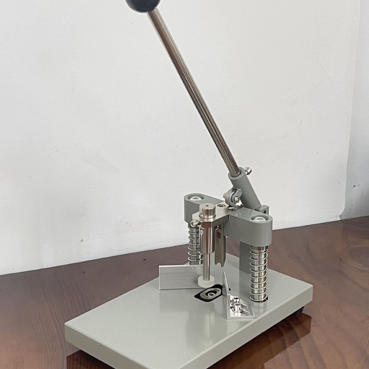 Angle cutting machine manual angle cutting machine customized album PVC copper aluminum angle cutting machine