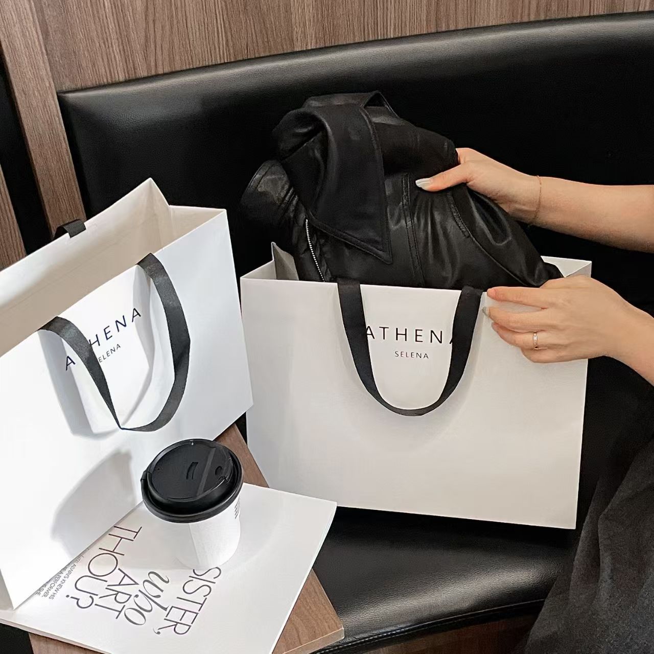 High-End Paper Bags, Customized Jewelry, High-End Paper Handbags, Customized Glasses Store White Cardboard Gift Bags