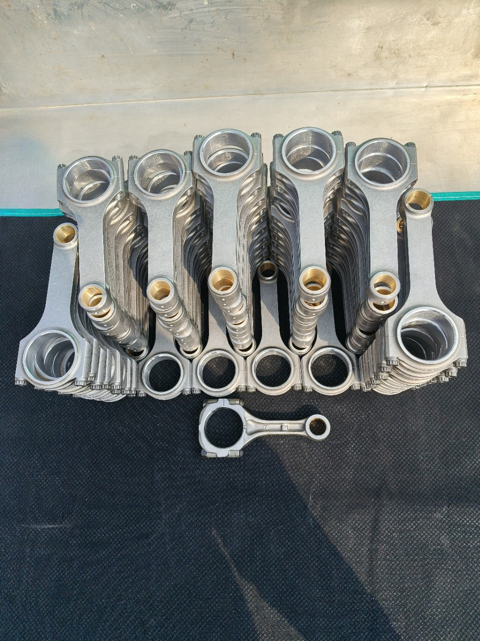 Кованый шатун Ej20, номер Oe Ej20~Ej22~Ej25, усиленный кованый шатун, поддерживает тысячи лошадиных сил