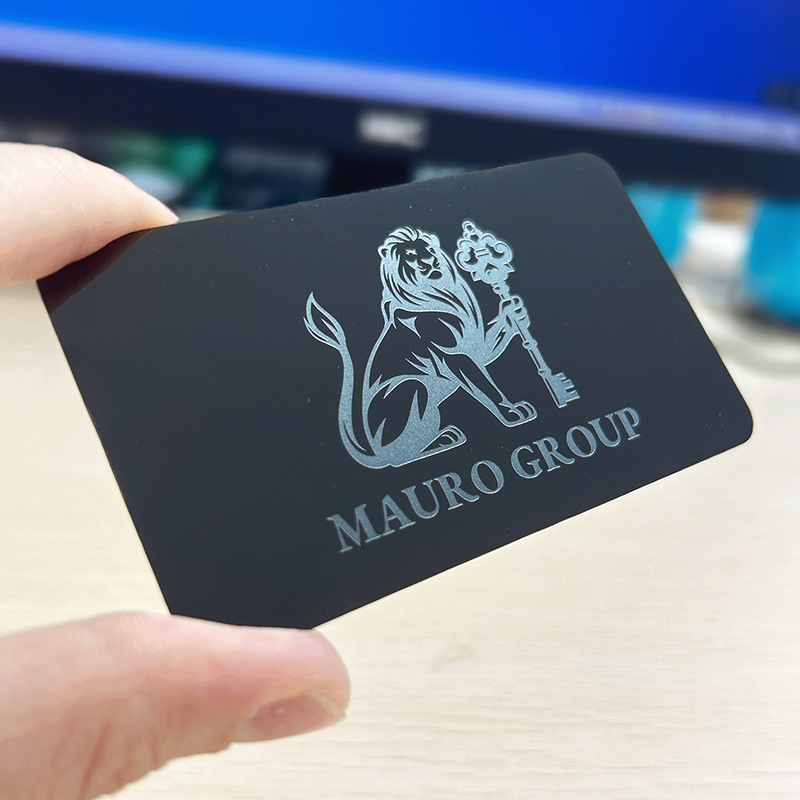 Изысканные золотые и серебряные визитные карточки из нержавеющей стали, вырезанные, матовые черные, розовое золото, зеркальная черная отделка, свободный дизайн