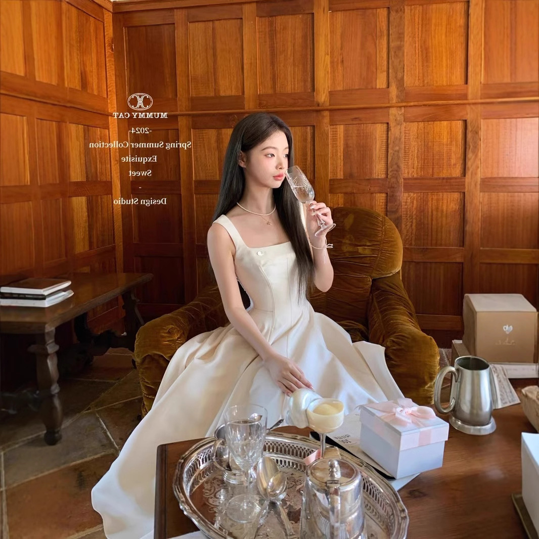 Mummy Cat Laying Eggs Meow High-end Sense Exquisite Simple Fishbone Backless Sling Light Dress dress