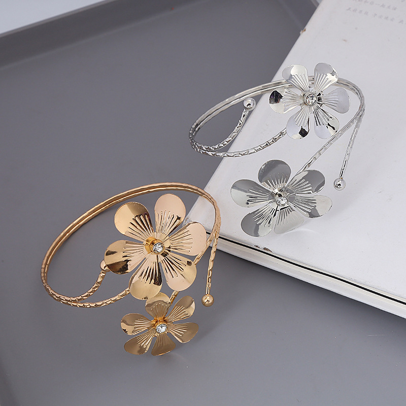 Factory Outlet Cross-border Fashion New Butterfly Bracelet Exaggerated Metal Flower Arm Ring Diamond Opening Bracelet
