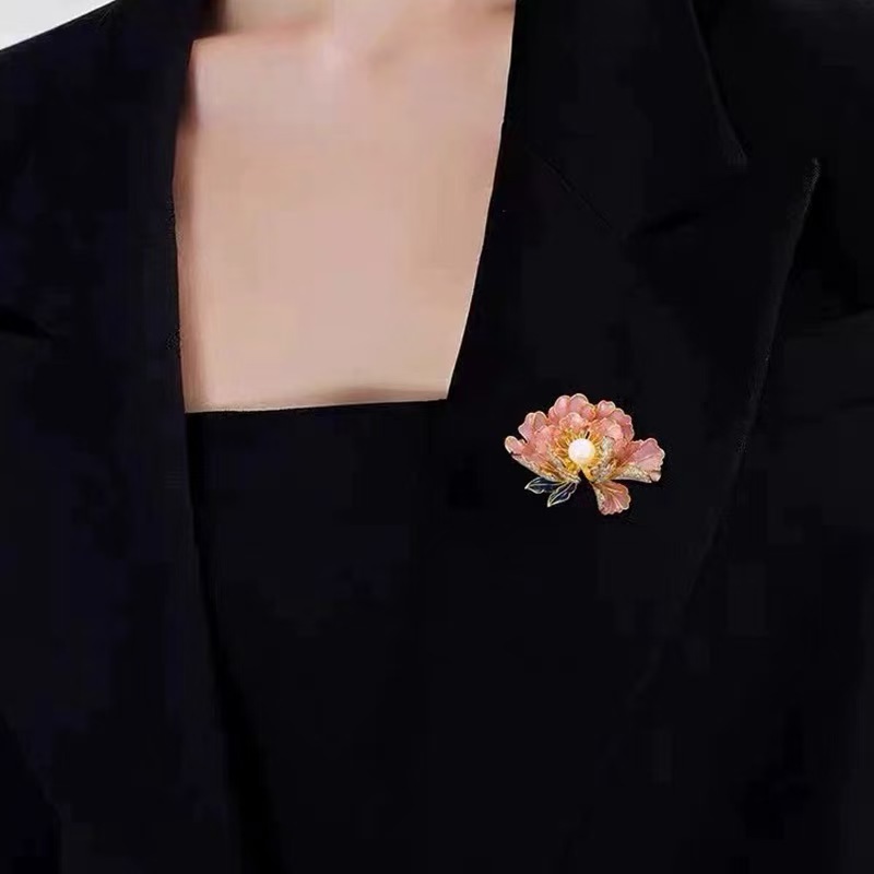 Chinese Style Enamel Peony Flower Brooch Advanced Pearl Corsage Cheongsam Pressage Break-proof Pin for Women's Clothing