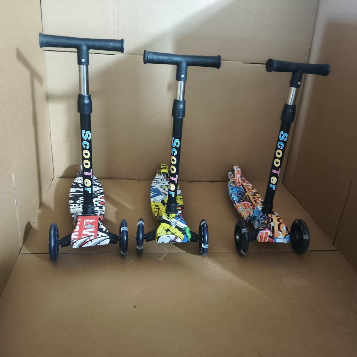 Doodle board flash wheel scooter foldable single pedal suitable for 2 to 10 years old boys and girls sports entertainment