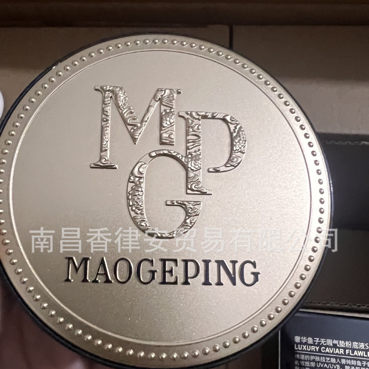 Mao Ge's Flat Caviar Flawless Cushion Moisturizing Skin Concealer Cushion Foundation Liquid Small Gold Fan Powder # 801 # 8