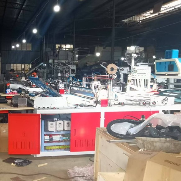 Stable Performance Side Sealing Bag Making Machine Plastic Film Special-Shaped Bag Curved Bag Making Machine Heat Sealing and Cutting Machine