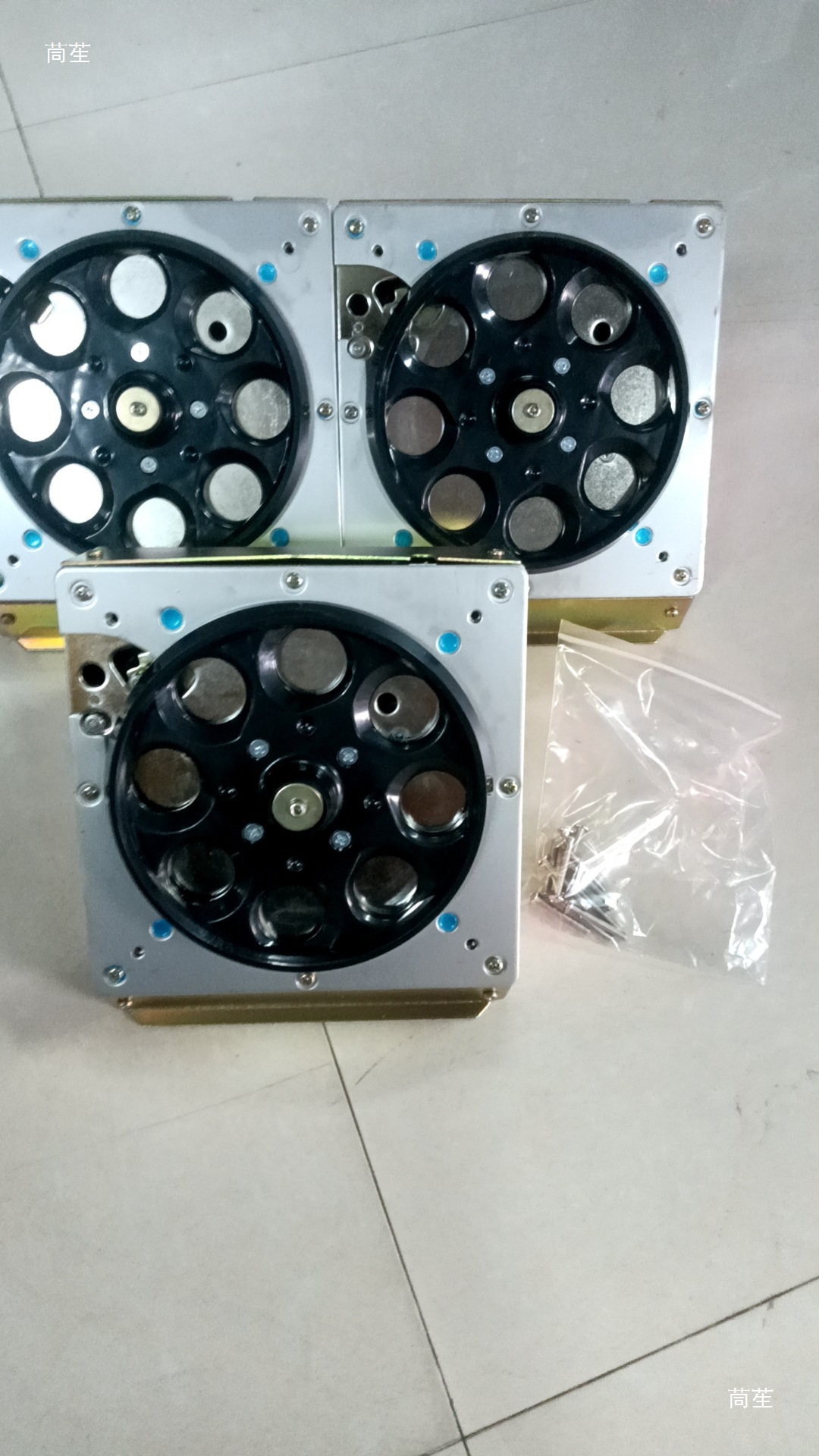 Eight-hole motor turntable plastic bucket coin vending machine black game machine coin dispenser counting spring eye accessories